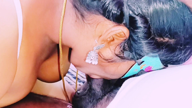 Telugu honey lips: Mama vitregă îl fute pe fiul vitreg, telugu vorbește murdar.