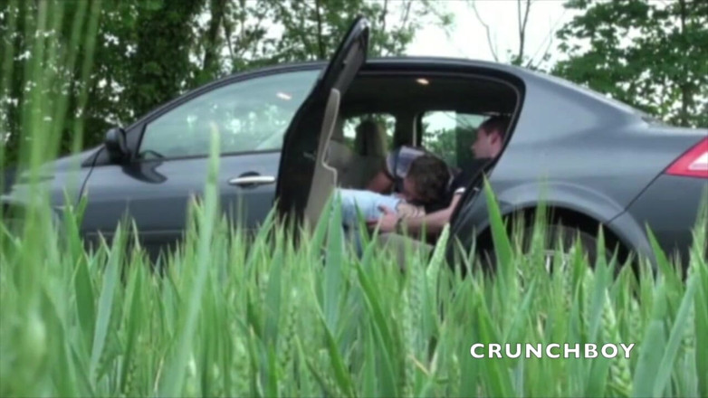 Crunch Boy: Dvě sexy dvojčata šukají na exhib venkovním místě