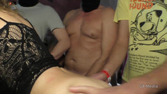 GangBang-Dream: गंदी जूलिया की सामूहिक चुदाई में चूत में वीर्य