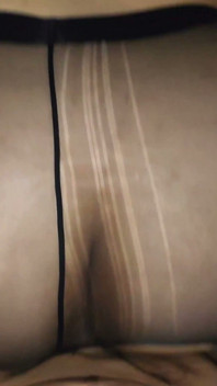 Première fois que je filme un gros cul en bas et lingerie qui se fait baiser