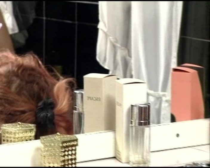 Deutscher hardcore: ドイツのビッチがバスルームで穴を使われた