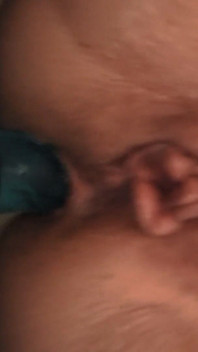 Yeni yastıklı orta yaşlı seksi kadın ile anal tek başına ev yapımı genç erkek avcısı yakın çekim