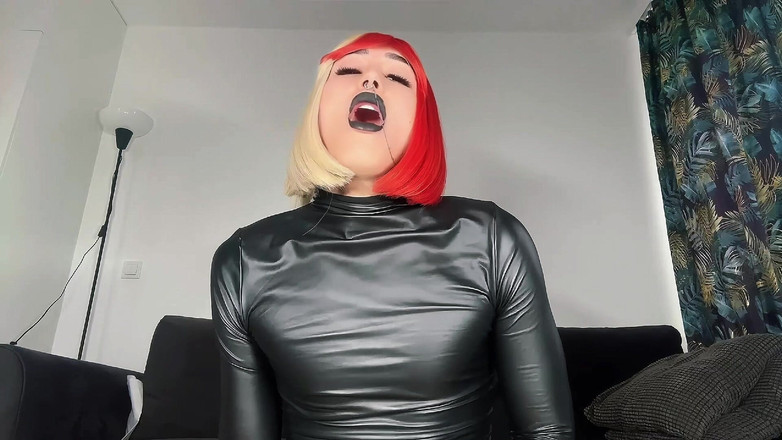 Viper Fierce: Грязно говорящая шлюха-сисси, курящая крупным планом и фетиш с губами