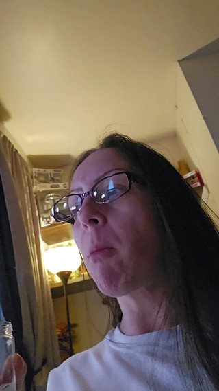 Raven Willow: 噛んで唾を吐く