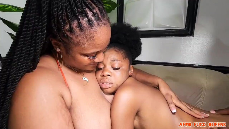 Afro fuck queens: Busty Stepmom and Her Teenie Stepdaughter Experimenting with a Big...