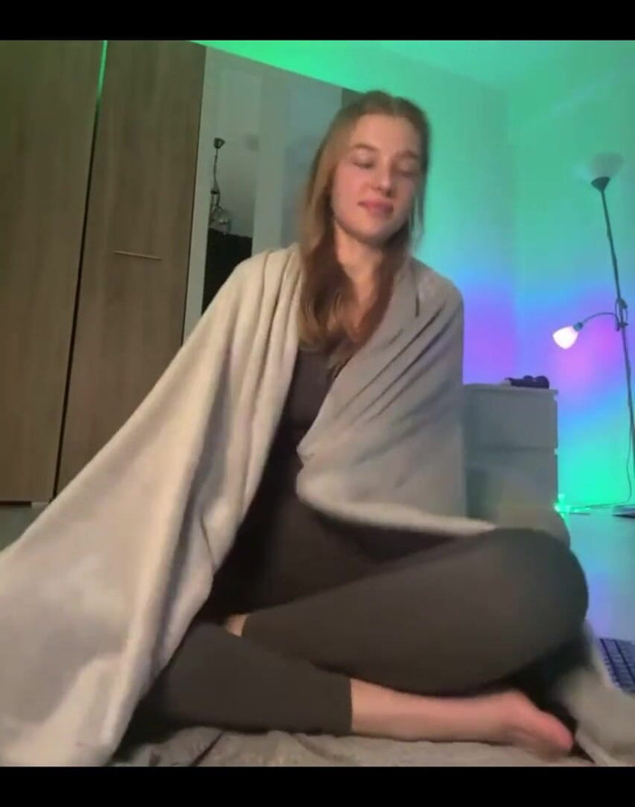 JuiceLussie: Eat My Virgin Tasty Pussy While Im Masturbate It
