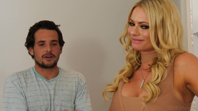 Out Of The Family: Üvey aile dışında - üvey anne Briana Banks üvey kızıyla paylaşmak için eve...