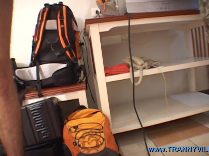 Trannyville: Piccola pornostar trans asiatica super bollente e sexy ladyboy con...