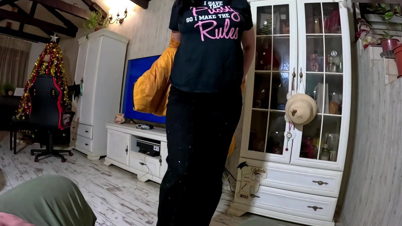 MilfyCalla: Blowjob downjacket kuning berkilat - baju peraturan pepek dan pancutan berganda...