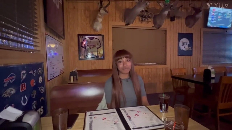 Fijii pornbox: रंडी कुत्ते शैली में चुदाई के बाद कमसिन को रैंडम प्रशंसक द्वारा बड़ा काला लंड मिलता है