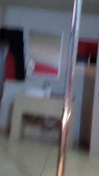 Saya terpaksa merakam di luar rumah