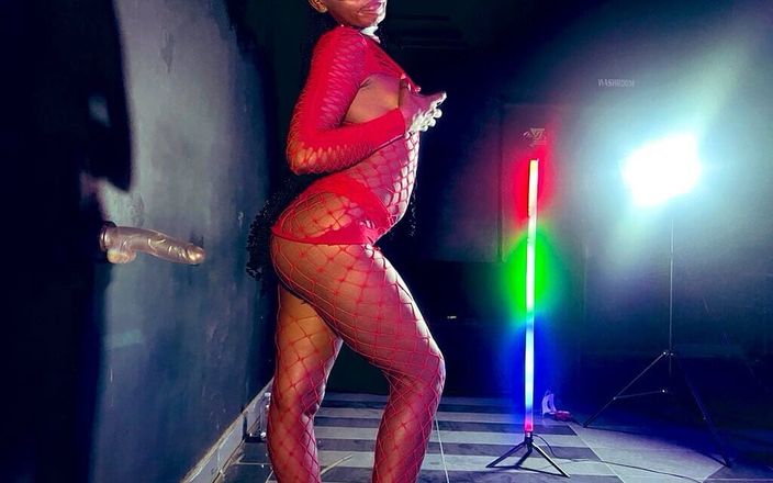 Naturelle Chocolat: Was Giving a Lab Dance at Club Drill, Got so...