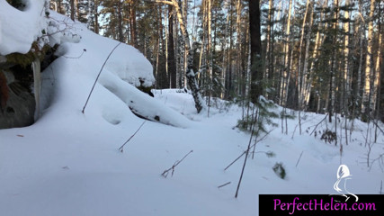 PerfectHelen: Hluboké kouření teenky a hardcore šukání venku v lese - sperma uvnitř