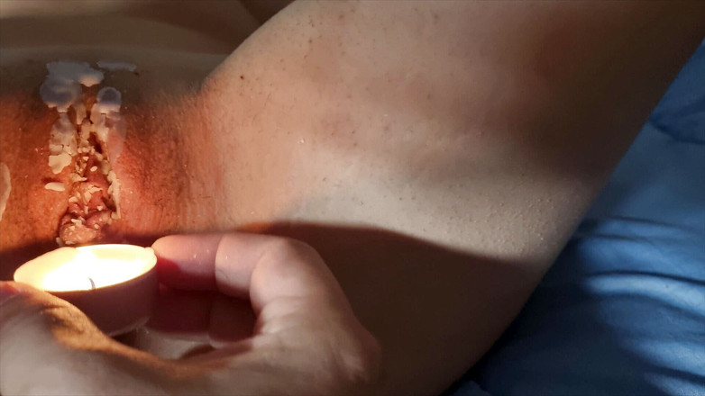 SexInCrimes: 熟女被蜡惩罚，然后被后入式性交