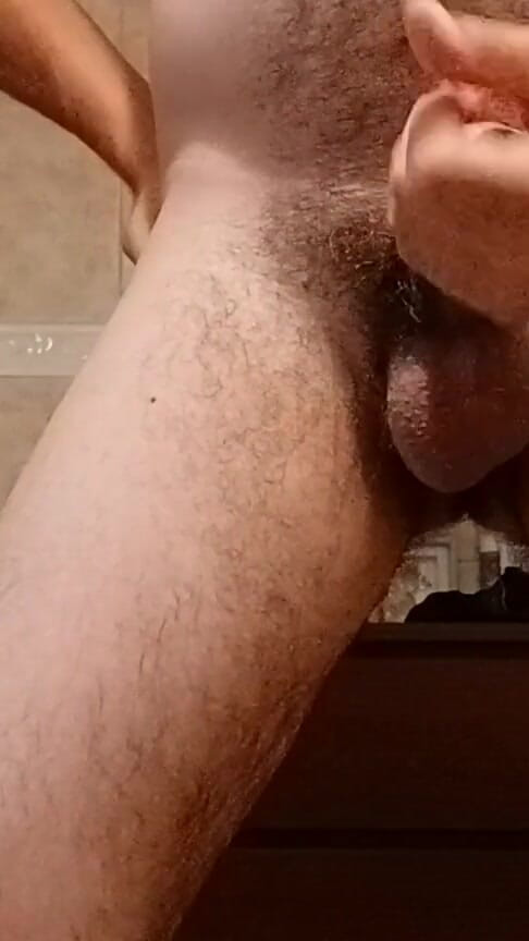 Bathroom cumshot (Local guy)