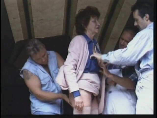 Group Bang: Dirty old slut grips and sucks two cocks at once