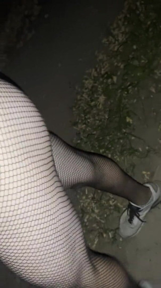Apomit: Nachtgehen in strumpfhosen, nahaufnahme der straße, teen junge blankziehen, keine...