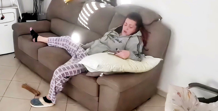 Chupita84: Masturbasi yang pantas tetapi intens
