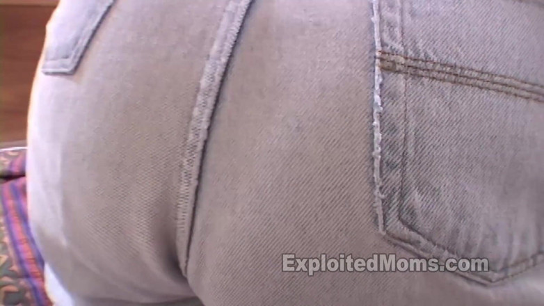 Xes Network: Une cougar mature sexy à gros nichons sexy et une hôtesse...