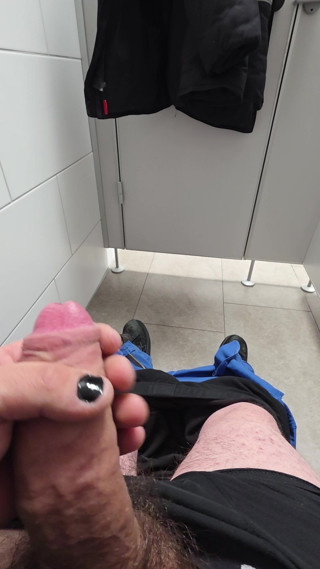Lukas with nails: Ich Mache Es Mir Auf Der Arbeit Selbst