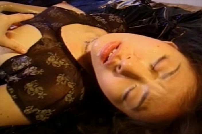 Asian Mature Climax: सुंदर एशियाई लड़की अपने नए प्रेमी पर अपनी सेक्स चालों को प्रीफॉर्म कर रही है