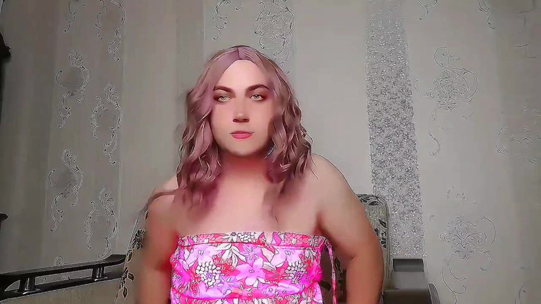 Kitty_Cross: ステージ上で魅惑的に踊りながら笑う美しいシシー