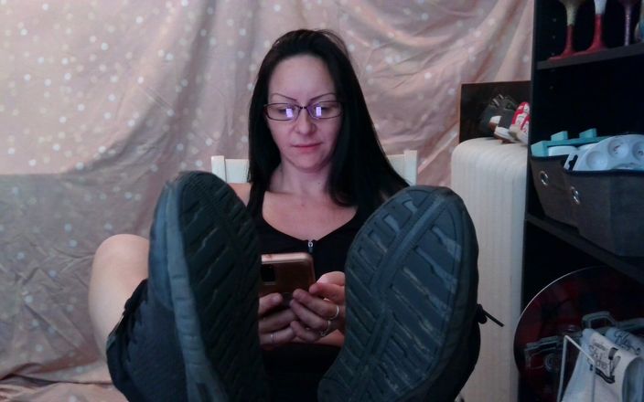Raven Willow: Sweaty Feet