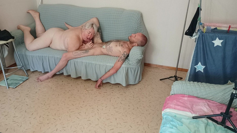 Zona901: Stiefmoeder zuigt zo goed aan pik met een mondvol totdat...