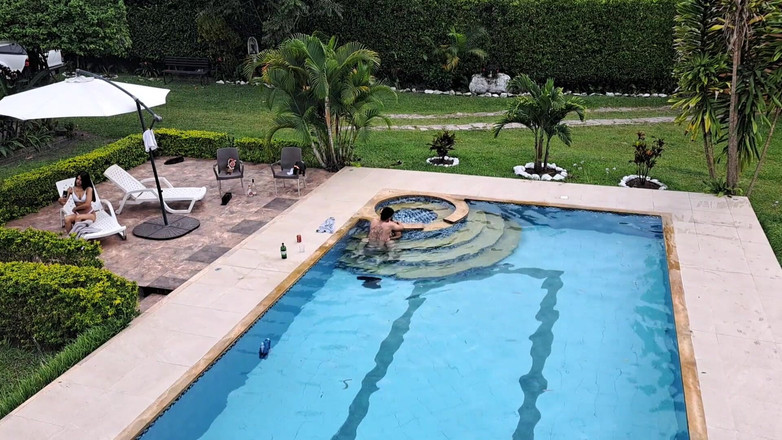 Aly: Impreza kończy się jebanie w basenie. Część 2 nikt nie zdaje...