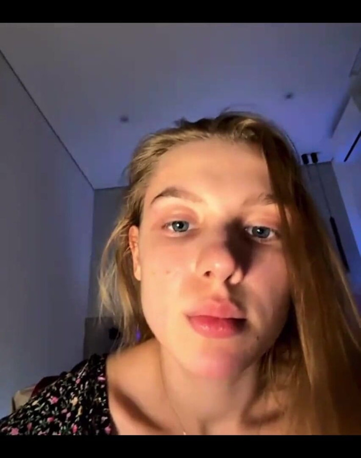 JuiceLussie: Doigtage d’une chatte rose étroite tellement sexy
