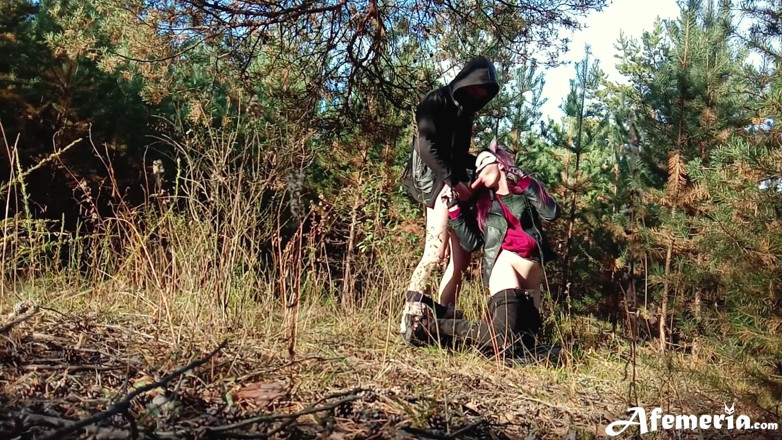 Afemeria: Fidanzata sensuale succhiare il cazzo e pecorina cazzo nel bosco