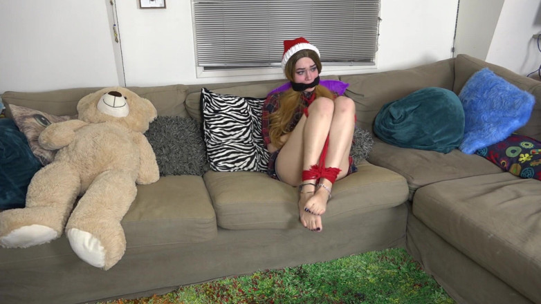 Restricting Ropes: Luna Grey - Amarrada e amordaçada para natal