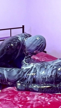 Lepkavá latexová hra, část 2 - Alex Latex