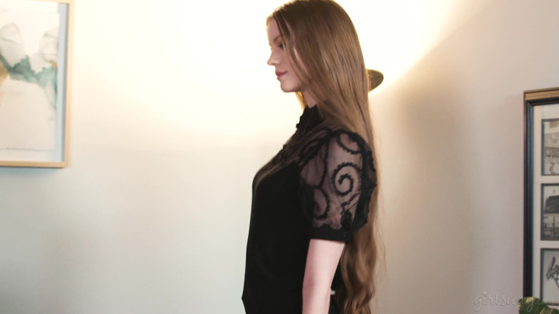 Girlsway: Girlsway - ダイアナ・グレースがエリン・エバーハートの小説を嘲笑し、誘惑的なキスが濡れた膣を食べるきっかけになる