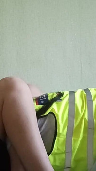 Heißer riskanter sex zwischen zwei lesbischen kollegen bei der arbeit