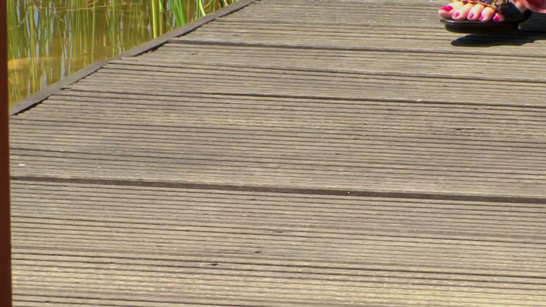 Videos Francaises: Bionda dalla Francia gioca con la sua figa in una...