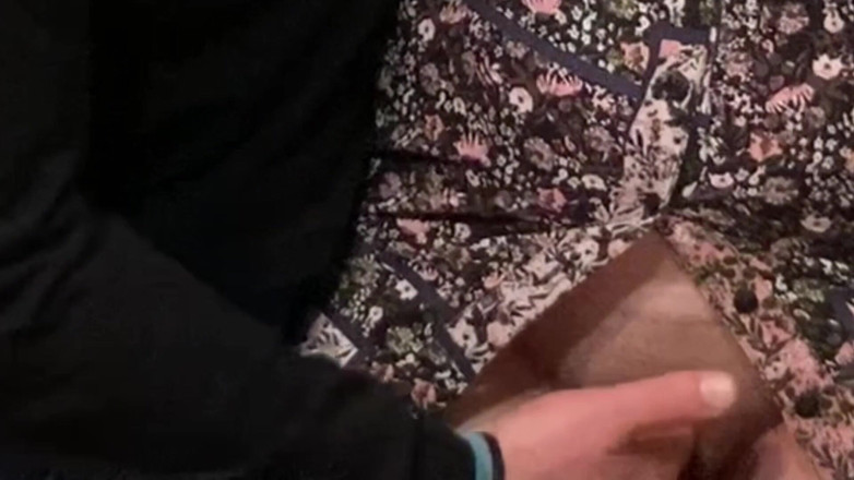 Niki studio: Garip sapık metroda amını ovuyor