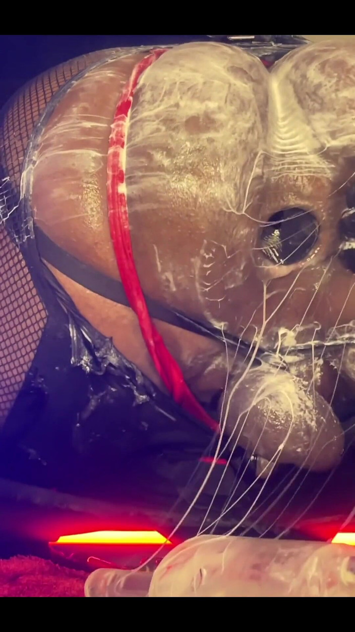 DipsoDeep: Guardami allargare il culo con pompe anali e giocattoli sessuali...