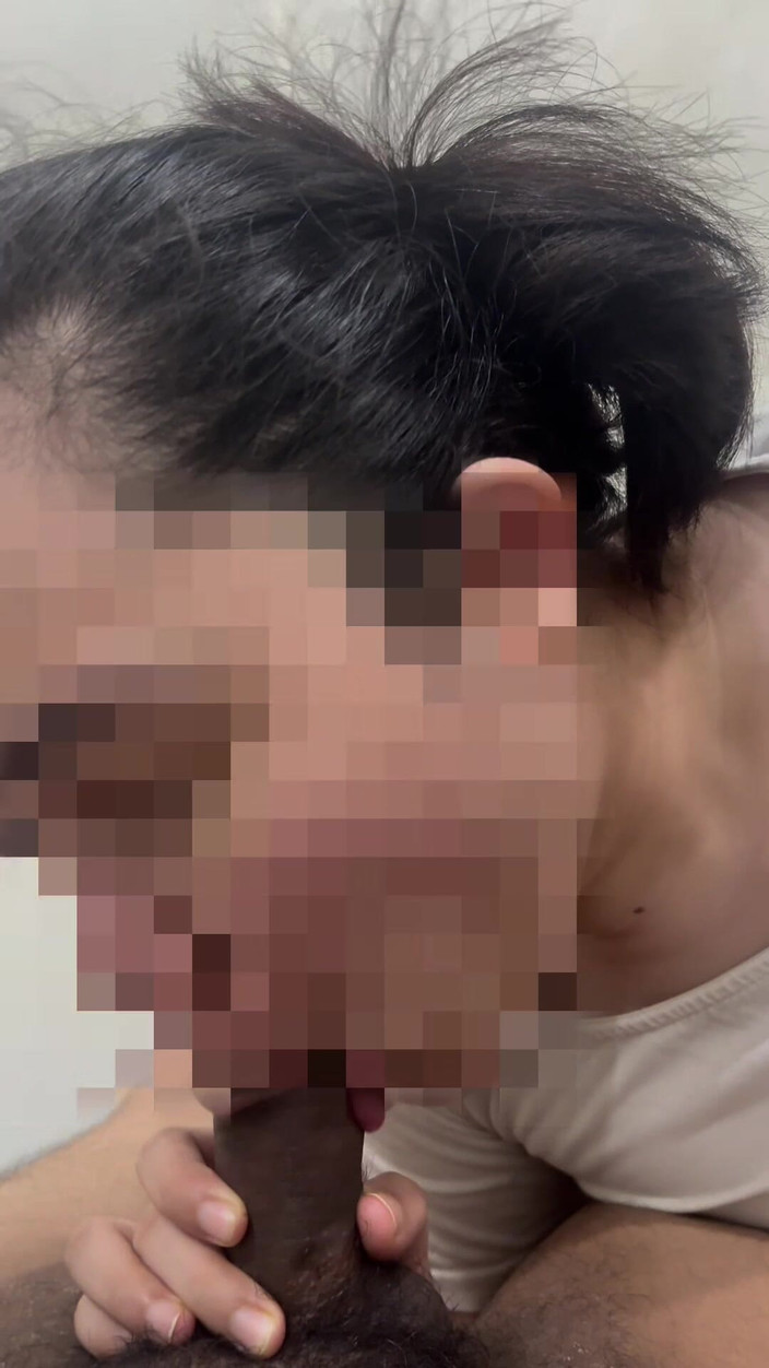 Mommy Puchong: Miluji jeho velkého ptáka v mých ústech