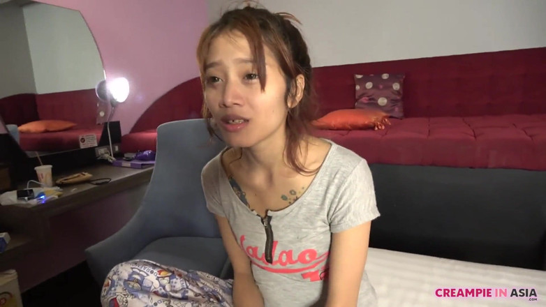 Creampie In Asia: Pepek ketat terlalu kecil