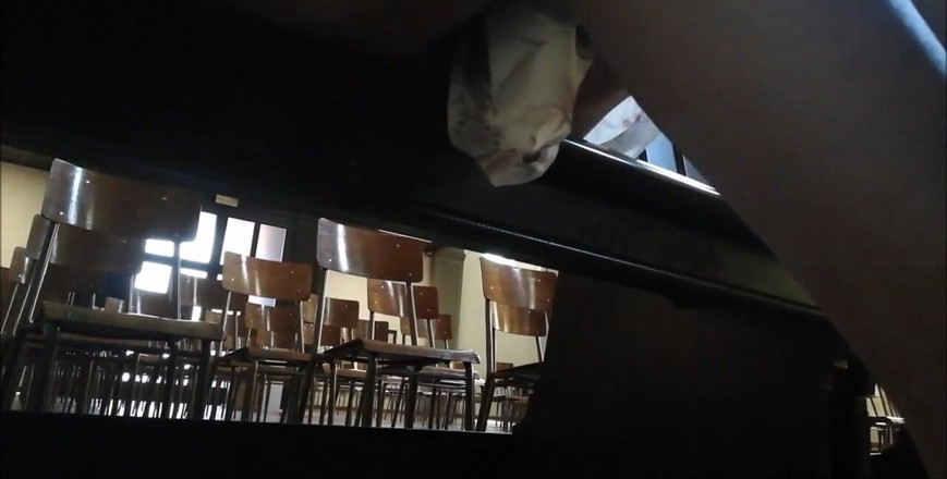 Nicoletta Embassi: Я показываю свои сиськи священнику, пока иду на исповедь в настоящей итальянской церкви