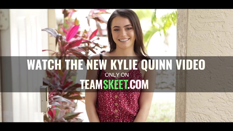 Family Strokes: Nina Elle đút con cu của con riêng vào rất sâu...