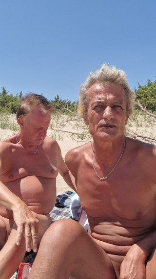 Gigi and David: Nudiste, strip-tease sur la plage, émission de sexe, gigindave, rencontre mobile...