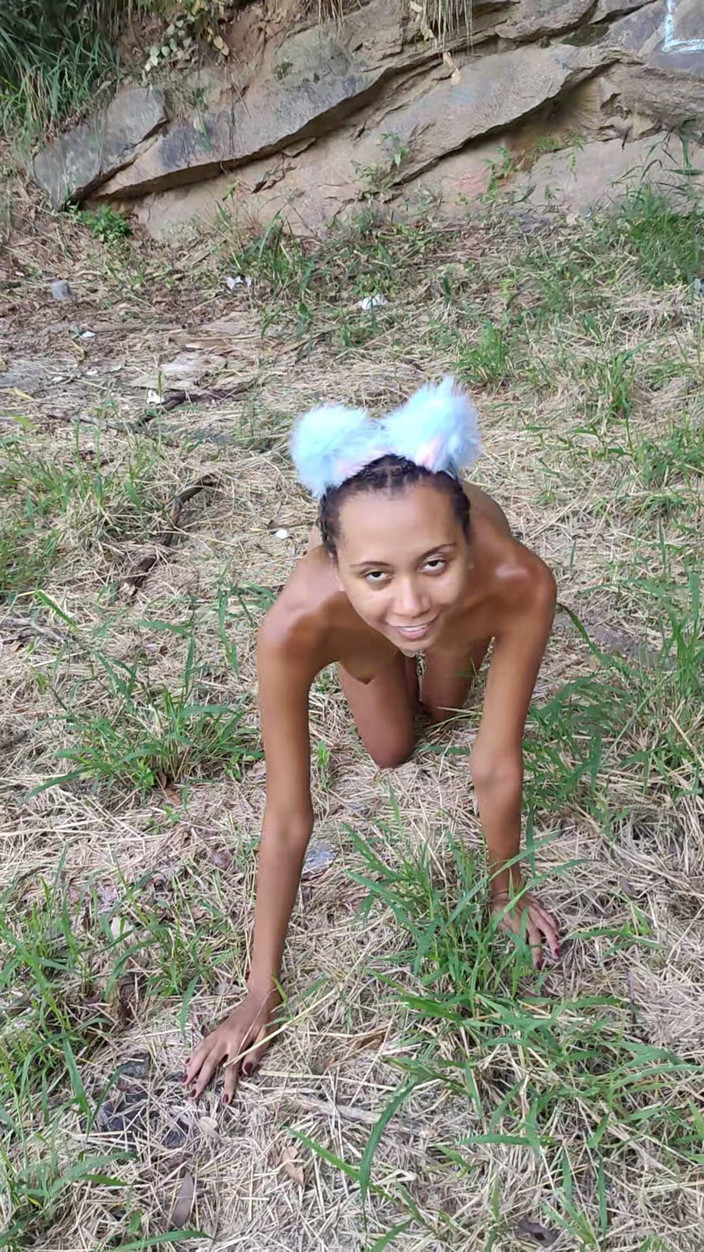 Lily Slav: एक पिल्ला की तरह जंगल में टहलने के लिए जा रहे हैं