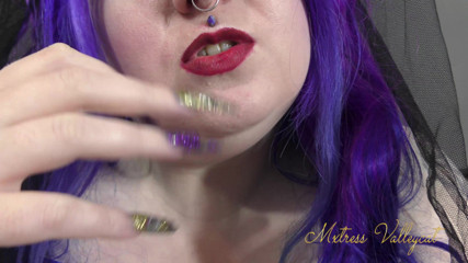 Mxtress Valleycat: lippe und nagel necken