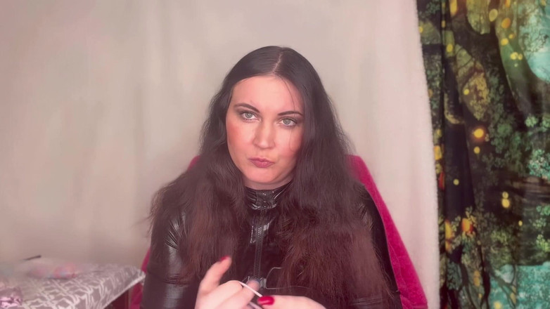 MissFFW: Miss ffw尝试不同的发型和带