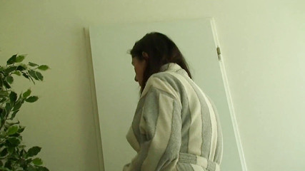 All Those Girlfriends: Záběr zblízka na video, jak Barbarela masturbuje ve sprše