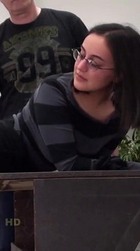 Yasmeena götüne ceza alıyor