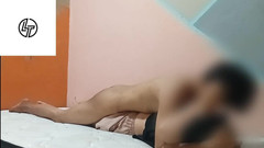 Famly sex: Sodara hijab si ferma in casa quando nessuno c'è