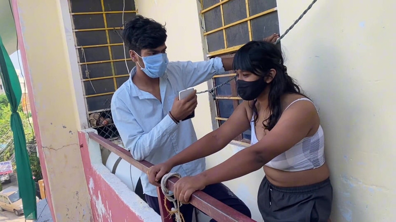 Indian Teen Girl's: Utomhussex styvbror och styvsyster utanför dörren romantik och sex mallu...